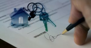 Passer par une agence immobilière