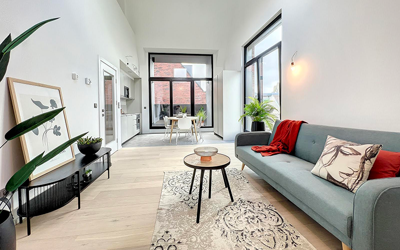 Image d'un salon cosy d'un appartement de Bruxelles proposé par l'agence Property Lab. 